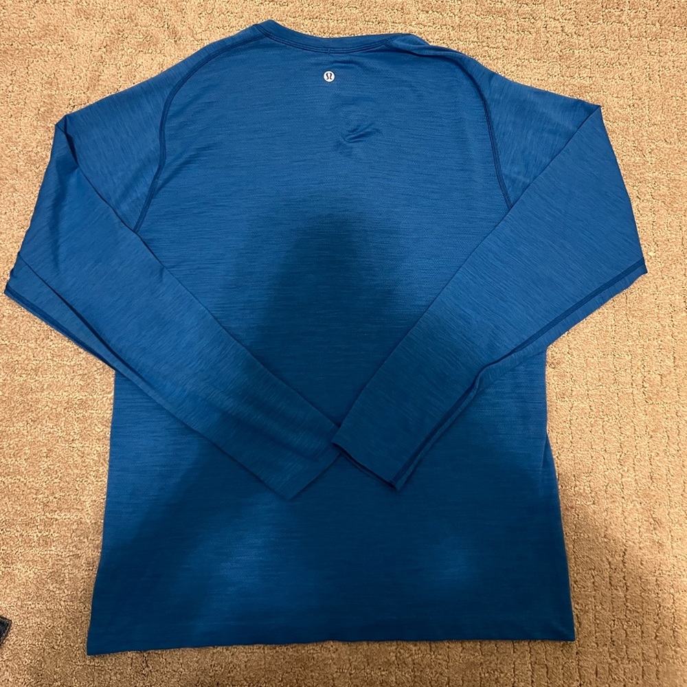 Men’s Lululemon long sleeve shirt